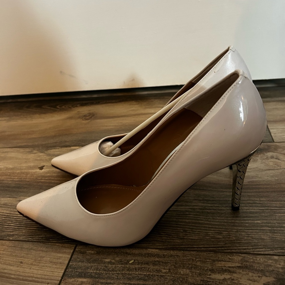 Vintage Beige & Silver J.Renee Pumps